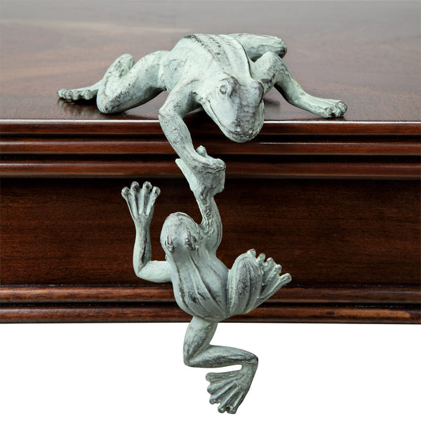 Frogs Helping Hand Shelf Sitter